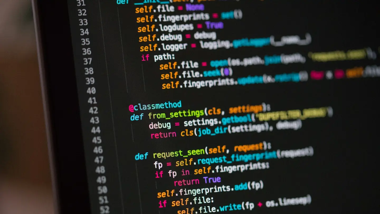 Écran affichant du code source coloré dans un éditeur